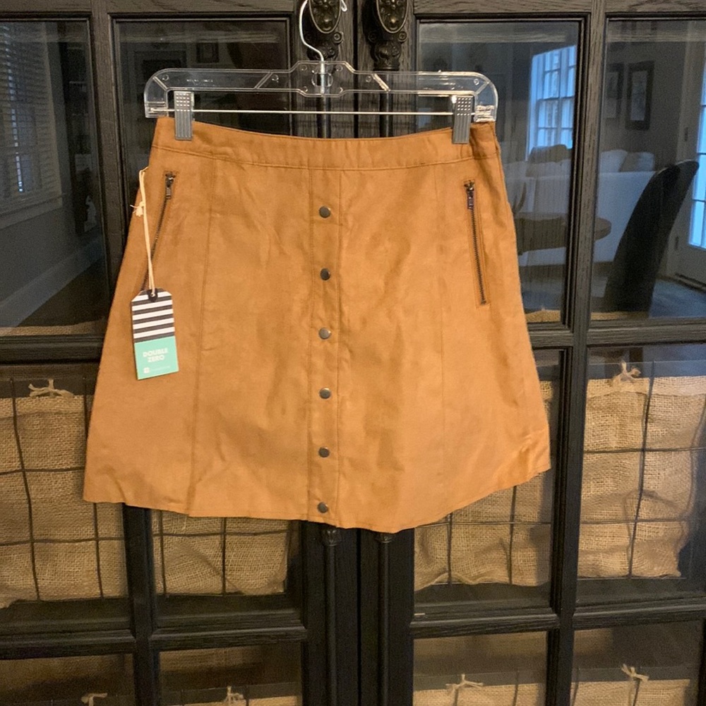 NWT Double Zero camel color faux leather/suede skirt with side zip. Size Medium.